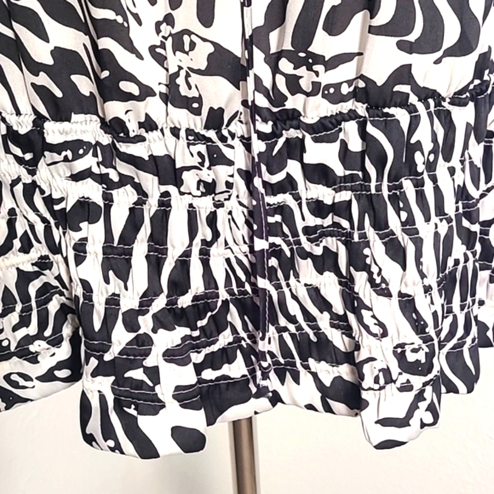 Essentials by Milano Black & White Print Top, Puffy Sleeves, Size XL - Picture 4 of 9